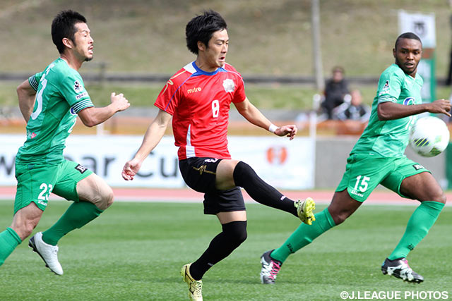 華麗なループシュートで先制点を決めた藤澤（琉球）【ＪＳＮＹＣ２０１６ 琉球vs東京Ｖ】（3/9）