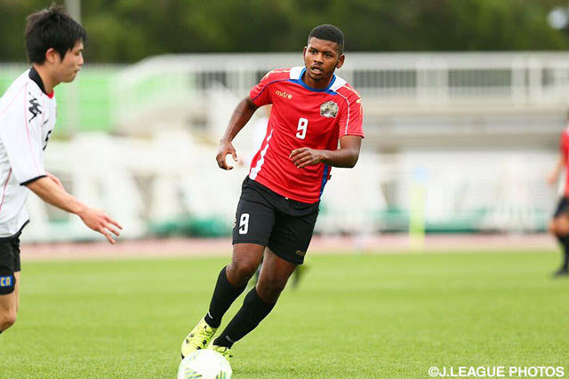 ゴール右隅へ鋭いミドルシュートを突き刺したパブロ（琉球）【ＪＳＮＹＣ２０１６ 琉球vs札幌】（7/9）