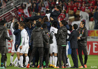 見事な采配を振るった手倉森監督の胴上げのシーン【リオ五輪アジア最終予選 韓国vs日本】