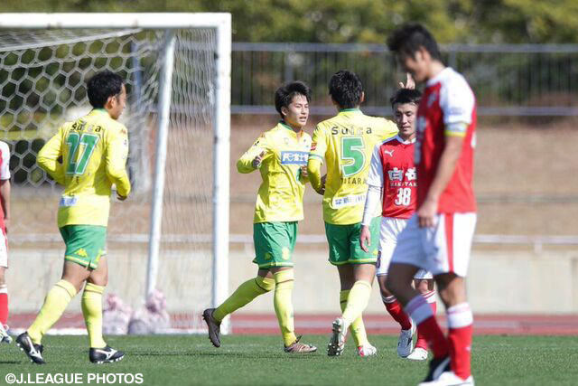 前半終了間際に先制点を頭で押し込んだ井出（千葉 #8）【ＪＳＮＹＣ２０１６ 熊本vs千葉】（6/9）