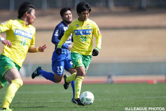 2点目を決め、リードを広げた町田（千葉）【ＪＳＮＹＣ２０１６ 千葉vs福岡】（4/9）