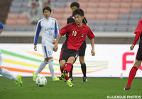 ミドルシュートで先制点を狙った菅（日本高校サッカー選抜）【NEXT GENERATION MATCH U-18 Ｊリーグ選抜vs日本高校サッカー選抜】（6/9）