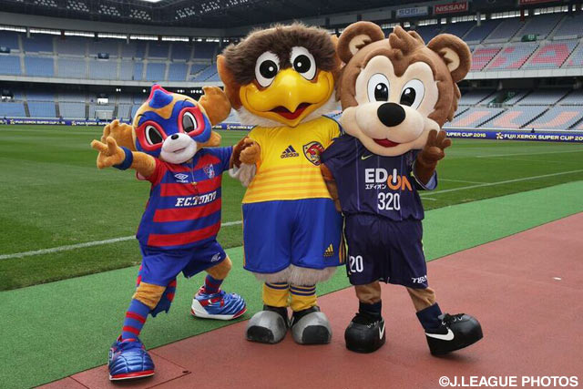 総選挙のトップスリー、2位の東京ドロンパ（FC東京）、1位のベガッ太（仙台）、3位のサンチェ（広島）【FUJI XEROX SUPER CUP 2016 マスコット活動集】（8/9）