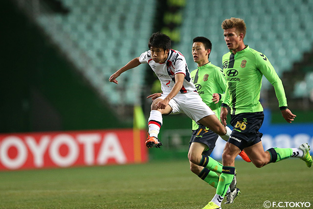 思い切ったミドルを放った米本　拓司【ＡＣＬ GS MD1 全北現代vsFC東京】