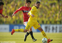 粘り強いドリブルで同点ゴールの起点となったディエゴ オリヴェイラ（柏）【明治安田Ｊ１ 1st 第1節 柏vs浦和】