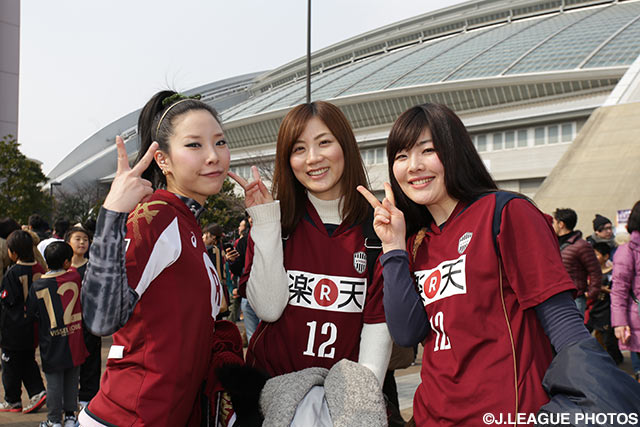 さすがお洒落の街・神戸、ユニフォームの着こなしもバッチリ【明治安田Ｊ１ 1st 第1節 神戸vs甲府】