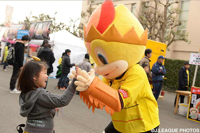 レイくんと会えてうれしい！ハイタッチは一生の記念に【明治安田Ｊ１ 1st 第1節 柏vs浦和】