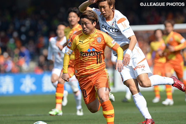 攻撃の中心として最前線で奮闘した大前 元紀（清水）【明治安田Ｊ２ 第1節 清水vs愛媛】