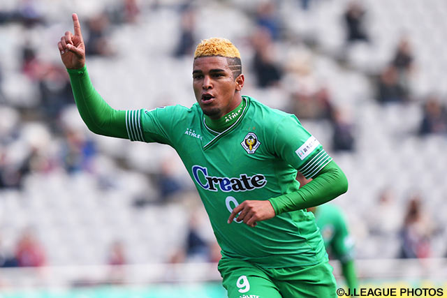 途中出場のアラン ピニェイロ（東京Ｖ）が75分に決勝ゴール【明治安田Ｊ２ 第1節 東京Ｖvs札幌】