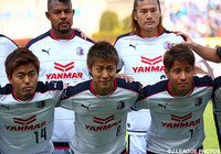 記念撮影で笑顔をみせる柿谷 曜一朗。愛着のあるクラブで再び爆発を見せたい【明治安田Ｊ２ 第1節 町田vsＣ大阪】