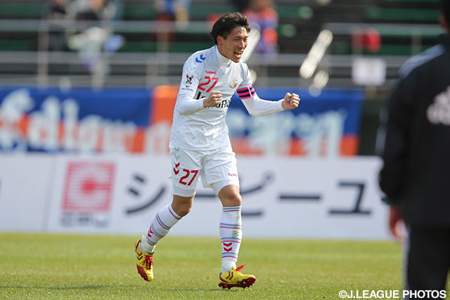 打点の高いヘディングで追加点を決めた村上 佑介（長崎）【明治安田Ｊ２ 第1節 金沢vs長崎】