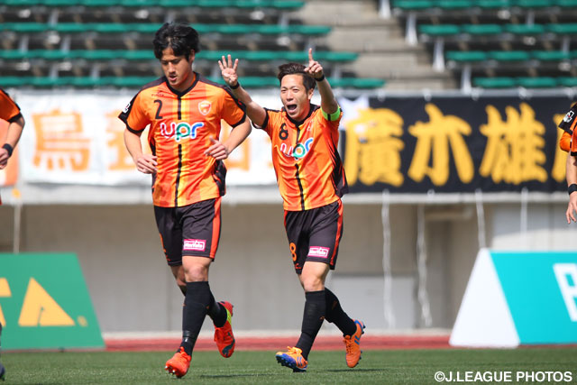 試合開始早々の5分に早くも先制点を決めた島屋 八徳（山口）【明治安田Ｊ２ 第1節 山口vs岡山】