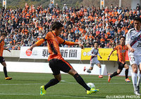 冷静なパスで先制点をアシストした岸田 和人（山口）【明治安田Ｊ２ 第1節 山口vs岡山】