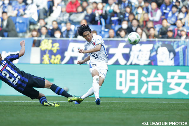 キレのある動きでＧ大阪ゴールに迫った金崎 夢生【明治安田Ｊ１ 1st 第1節 Ｇ大阪vs鹿島】