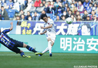 キレのある動きでＧ大阪ゴールに迫った金崎 夢生【明治安田Ｊ１ 1st 第1節 Ｇ大阪vs鹿島】