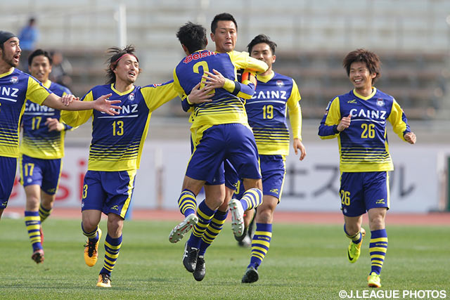 CKを頭で合わせてゴールラッシュの口火を切ったキャプテンの坪内 秀介（群馬）【明治安田Ｊ２ 第1節 群馬vs岐阜】