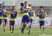 CKを頭で合わせてゴールラッシュの口火を切ったキャプテンの坪内 秀介（群馬）【明治安田Ｊ２ 第1節 群馬vs岐阜】