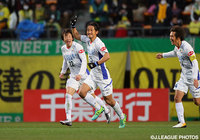 セットプレーのこぼれ球から先制点を奪った冨田 大介（徳島）【明治安田Ｊ２ 第1節 千葉vs徳島】