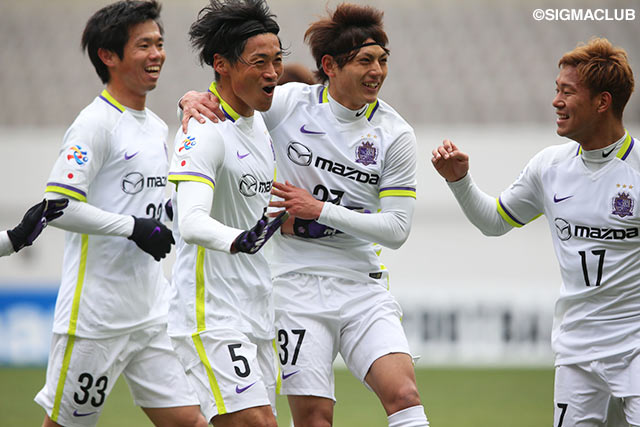 マーカーに競り勝ち、先制点を頭で押し込んだ千葉 和彦（広島 #5）【ＡＣＬ GS MD2 FCソウルvs広島】