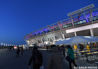 FC東京のクラブカラーにライトアップされたスタジアムへ続々と集結するファン・サポーター【ＡＣＬ GS MD2 FC東京vsビンズオン】