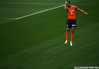 得点後、ドラガン ムルジャ（大宮）は飛びあがってガッツポーズ!!【明治安田Ｊ１ 1st 第2節 大宮vs柏】