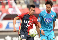 2試合連続得点を狙った豊田 陽平（鳥栖）を抑え切った植田 直通（鹿島）【明治安田Ｊ１ 1st 第2節 鹿島vs鳥栖】