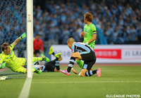 土壇場でチームを救う同点ヘッドを決めた森本 貴幸（川崎Ｆ）【明治安田Ｊ１ 1st 第2節 川崎Ｆvs湘南】