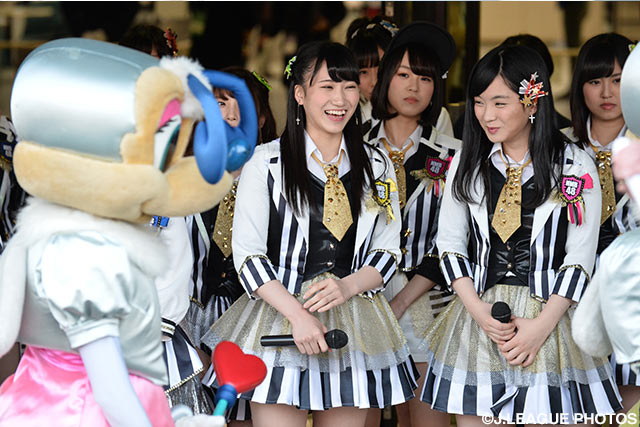 NMB48のメンバーがレベスタでのホーム開幕戦にやって来た！【明治安田Ｊ１ 1st 第2節 福岡vs横浜FM】