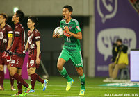 前半終了間際に1点差に詰め寄るゴールを決めた指宿 洋史（新潟）【明治安田Ｊ１ 1st 第2節 神戸vs新潟】