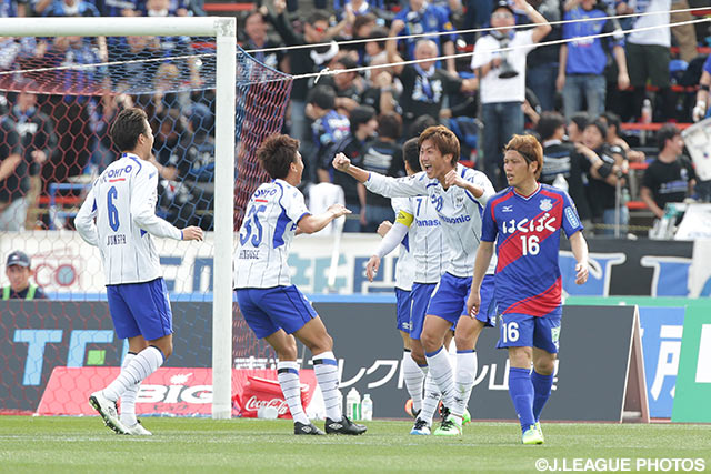 ヘディングで今季初ゴールとなる決勝点を決めた長沢 駿（Ｇ大阪 #20）【明治安田Ｊ１ 1st 第2節 甲府vsＧ大阪】