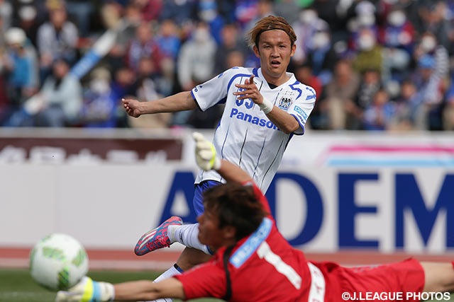 宇佐美 貴史（Ｇ大阪）の決定機は河田 晃兵（甲府）が見事にセーブ【明治安田Ｊ１ 1st 第2節 甲府vsＧ大阪】