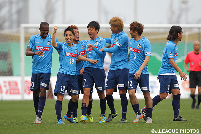 12分に先制ゴールを決めた永田 亮太（讃岐 #7）【明治安田Ｊ２ 第2節 讃岐vs東京Ｖ】