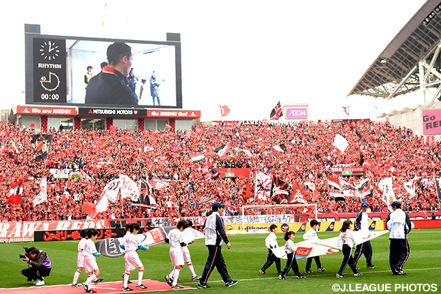 赤く染まった浦和のゴール裏【明治安田Ｊ１ 1st 第2節 浦和vs磐田】