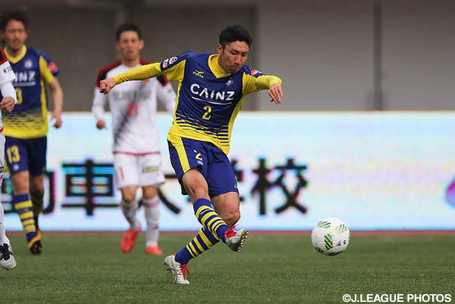 強烈なミドルシュートで追加点を挙げた舩津 徹也（群馬）【明治安田Ｊ２ 第2節 群馬vs金沢】