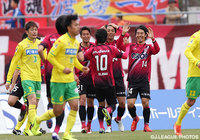 62分にもこの日2点目となるヘッドを決めた押谷 祐樹（岡山）【明治安田Ｊ２ 第2節 岡山vs千葉】