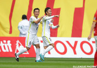 同点ゴールのきっかけとなるシュートを放った柴﨑 晃誠（広島 #30)【明治安田Ｊ１ 1st 第2節 名古屋vs広島】