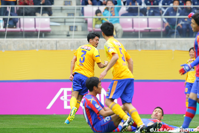 連勝狙うホームの仙台、渡部 博文のヘッドで7分に先制【明治安田Ｊ１ 1st 第2節 仙台vsFC東京】