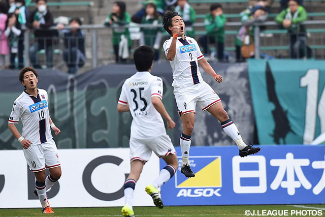 前半だけでハットトリックを達成した都倉 賢（札幌）【明治安田Ｊ２ 第2節 岐阜vs札幌】