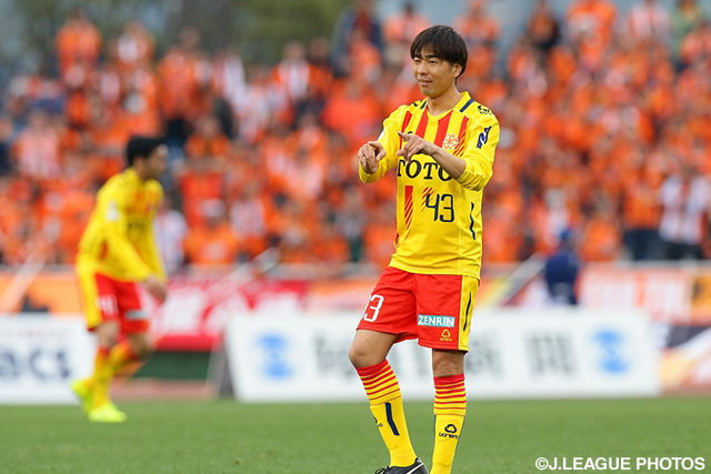 開幕戦に続き後半途中からピッチに立った本山 雅志（北九州）【明治安田Ｊ２ 第2節 北九州vs山口】