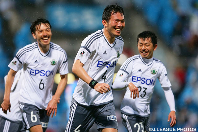 CKから得意のヘディングを決め、リードを2点に広げた飯田 真輝（松本）【明治安田Ｊ２ 第2節 横浜FCvs松本】