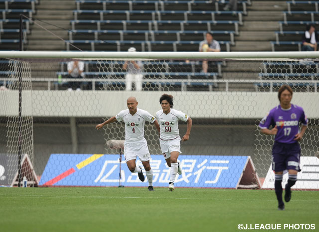 ドイツのヴォルフスブルクから神戸に復帰。広島戦で帰国後初ゴールをマーク（2009年6月21日）【大久保　嘉人 157の軌跡】