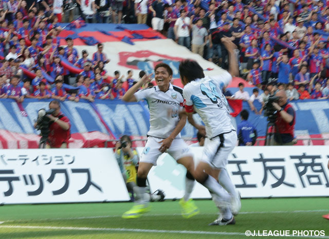 三浦知良の記録を抜く通算140得点目を決めると公約通りにカズダンスを披露（2015年5月2日）【大久保　嘉人 157の軌跡】