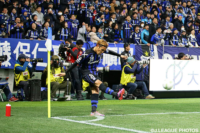 CKから先制点を演出した宇佐美 貴史（Ｇ大阪）【明治安田Ｊ１ 1st 第3節 Ｇ大阪vs大宮】