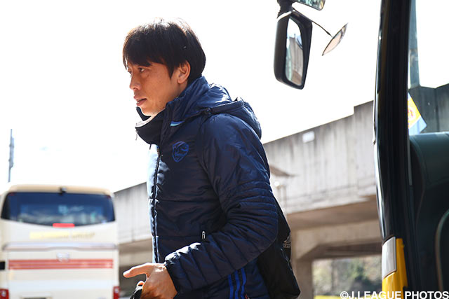 バスを降りる仙台の司令塔・梁　勇基【明治安田Ｊ１ 1st 第3節 仙台vs鹿島】