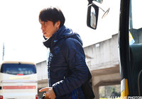 バスを降りる仙台の司令塔・梁　勇基【明治安田Ｊ１ 1st 第3節 仙台vs鹿島】