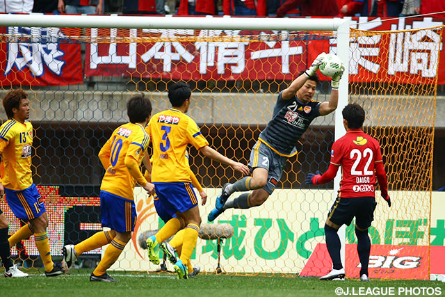 関 憲太郎を中心に鹿島の猛攻を最後まで抑え切った仙台守備陣【明治安田Ｊ１ 1st 第3節 仙台vs鹿島】