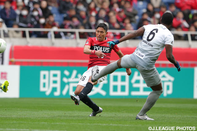 見事なロングパスで先制点の起点となった森脇 良太（浦和）【明治安田Ｊ１ 1st 第3節 浦和vs福岡】