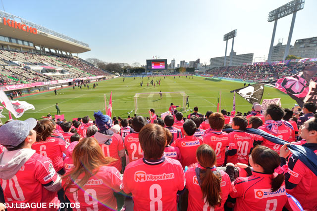 試合開始を前に熱気を増すゴール裏【明治安田Ｊ２ 第3節 Ｃ大阪vs群馬】
