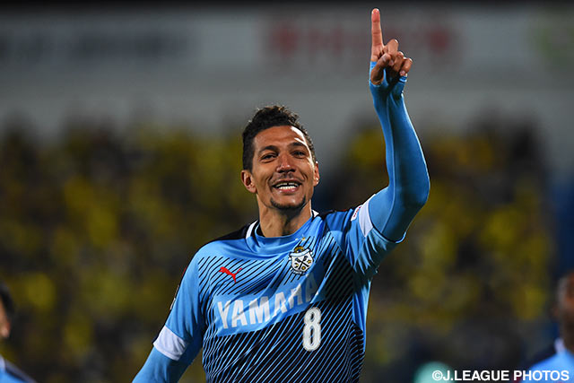 フィジカルの強さを生かしたヘディングを決め、2試合連続得点のジェイ（磐田）【明治安田Ｊ１ 1st 第3節 柏vs磐田】