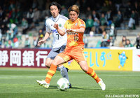 この試合最多5本のシュートを放ち、2試合連続ゴールを狙った大前 元紀（清水）【明治安田Ｊ２ 第3節 清水vs松本】